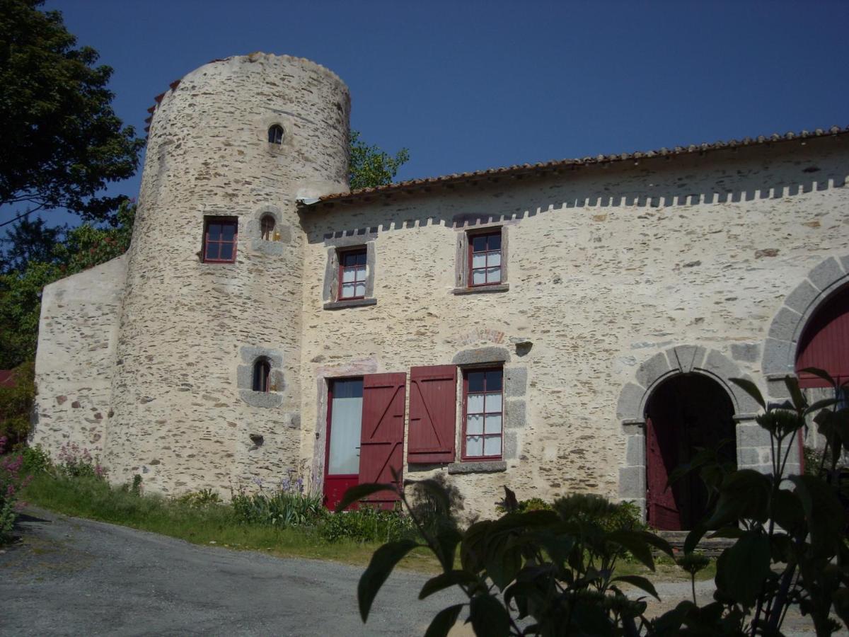 Bed and Breakfast La Tour Des Laudes Breuil-Barret Exterior foto