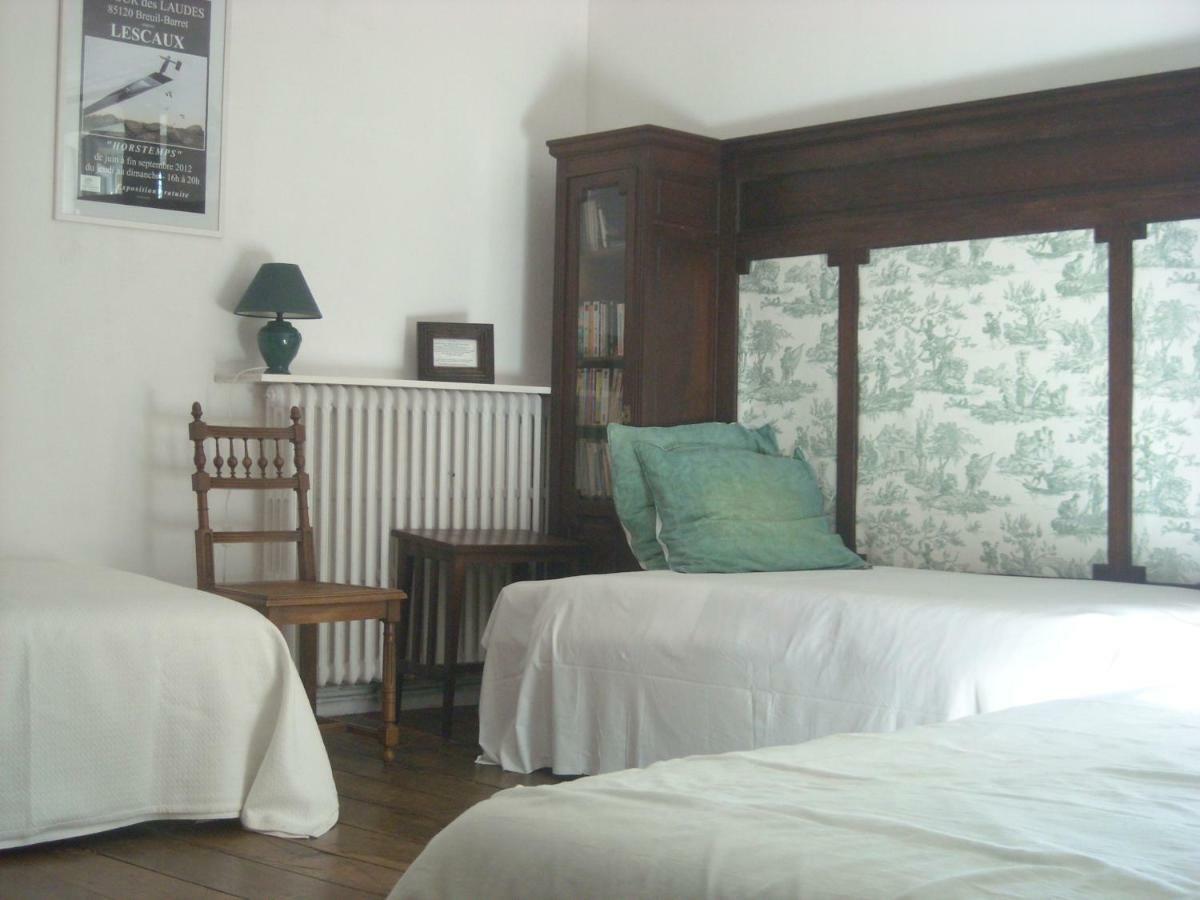 Bed and Breakfast La Tour Des Laudes Breuil-Barret Exterior foto