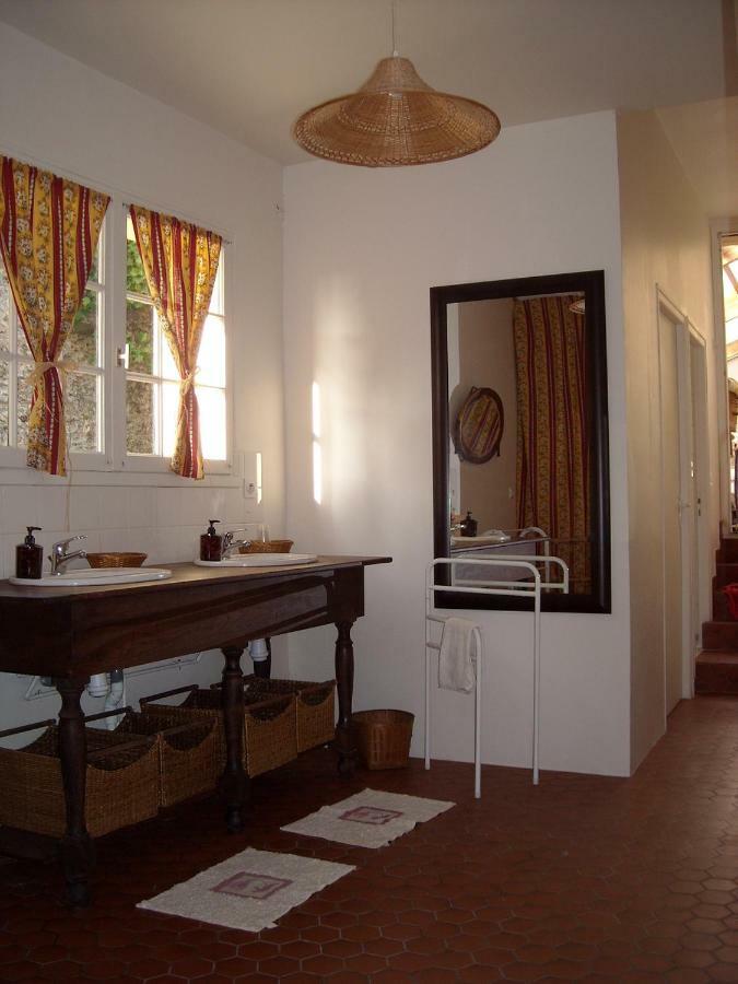 Bed and Breakfast La Tour Des Laudes Breuil-Barret Exterior foto